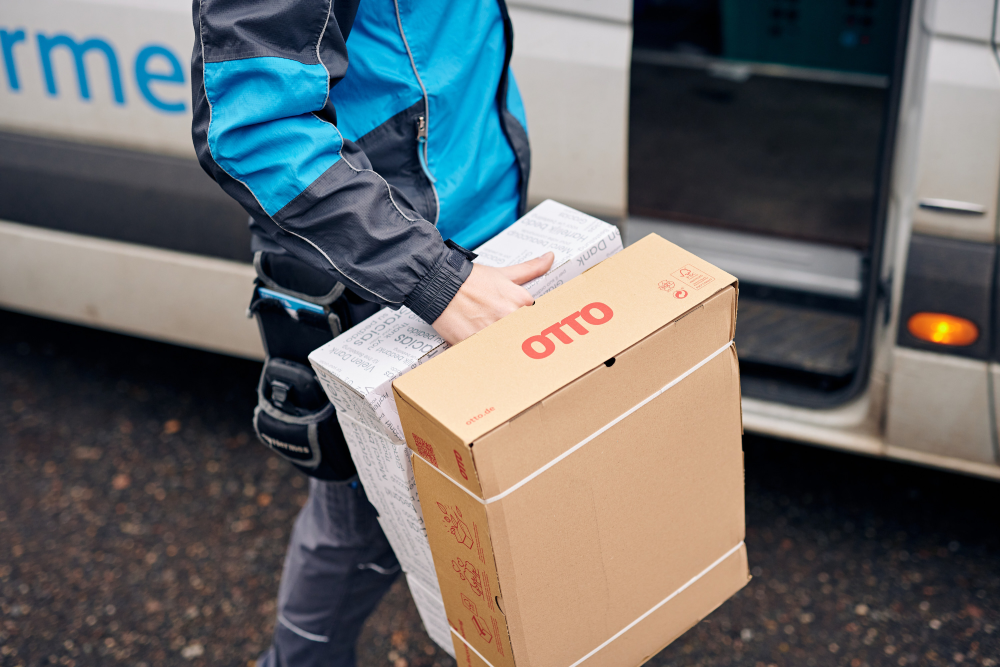 OTTO liefert Pakete zum Preis von 2,95 Euro.