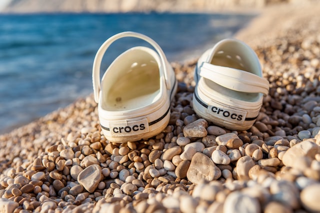 crocs free shipping code no minimum